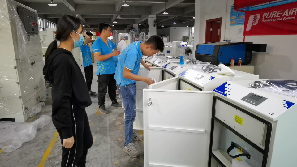 拋光車間除塵器，執(zhí)信環(huán)保為工業(yè)加工提供除塵設(shè)備。