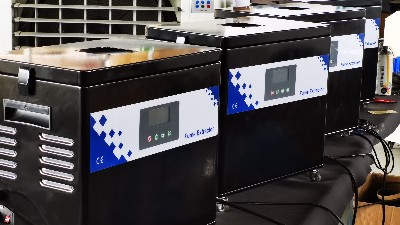 生產(chǎn)制造企業(yè)的車間煙塵怎么解決，執(zhí)信環(huán)保車間煙霧凈化器凈化煙塵！